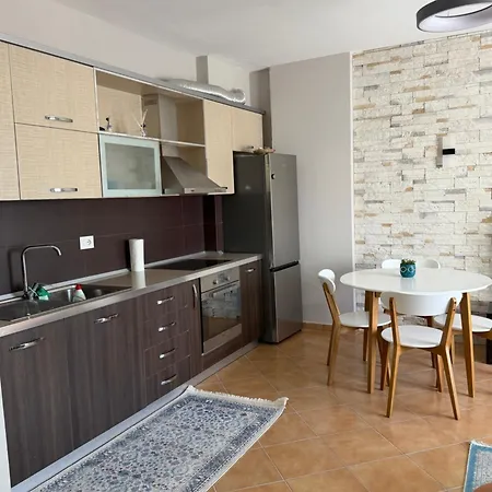 Dea Durres, Golem Lejlighed