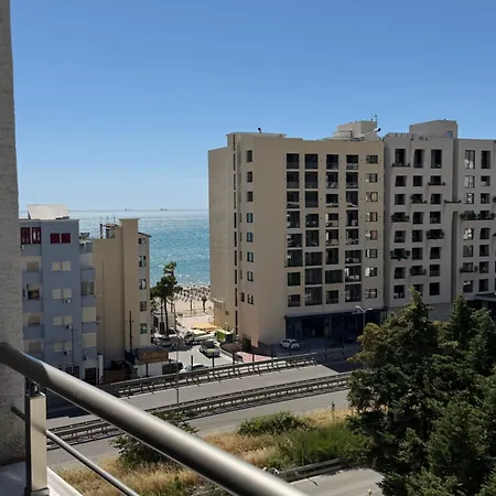 Dea Durres, Golem Lejlighed