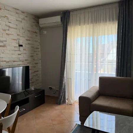 Dea Durres, Golem